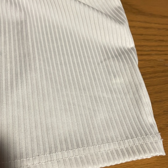 Ribbed One Should Crop Top - Picture 4 of 4